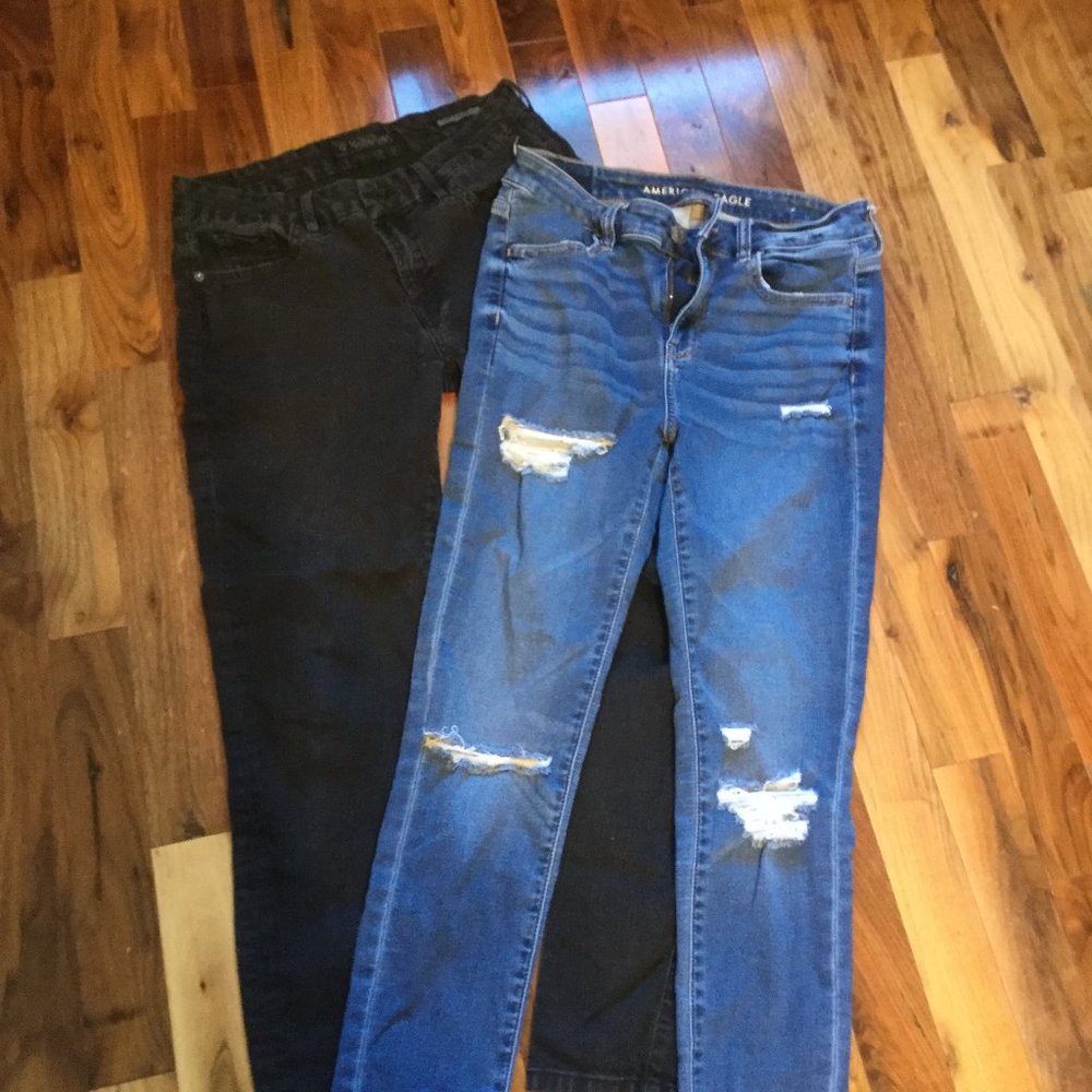 2 pairs of jean